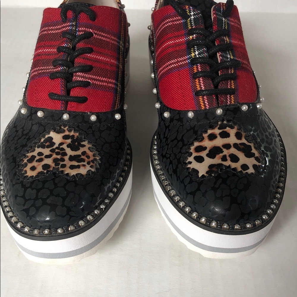 Betsey Johnson Whimsical Red Plaid Animal Print Pearl Sneakers Size 8.5 - Picture 3 of 10